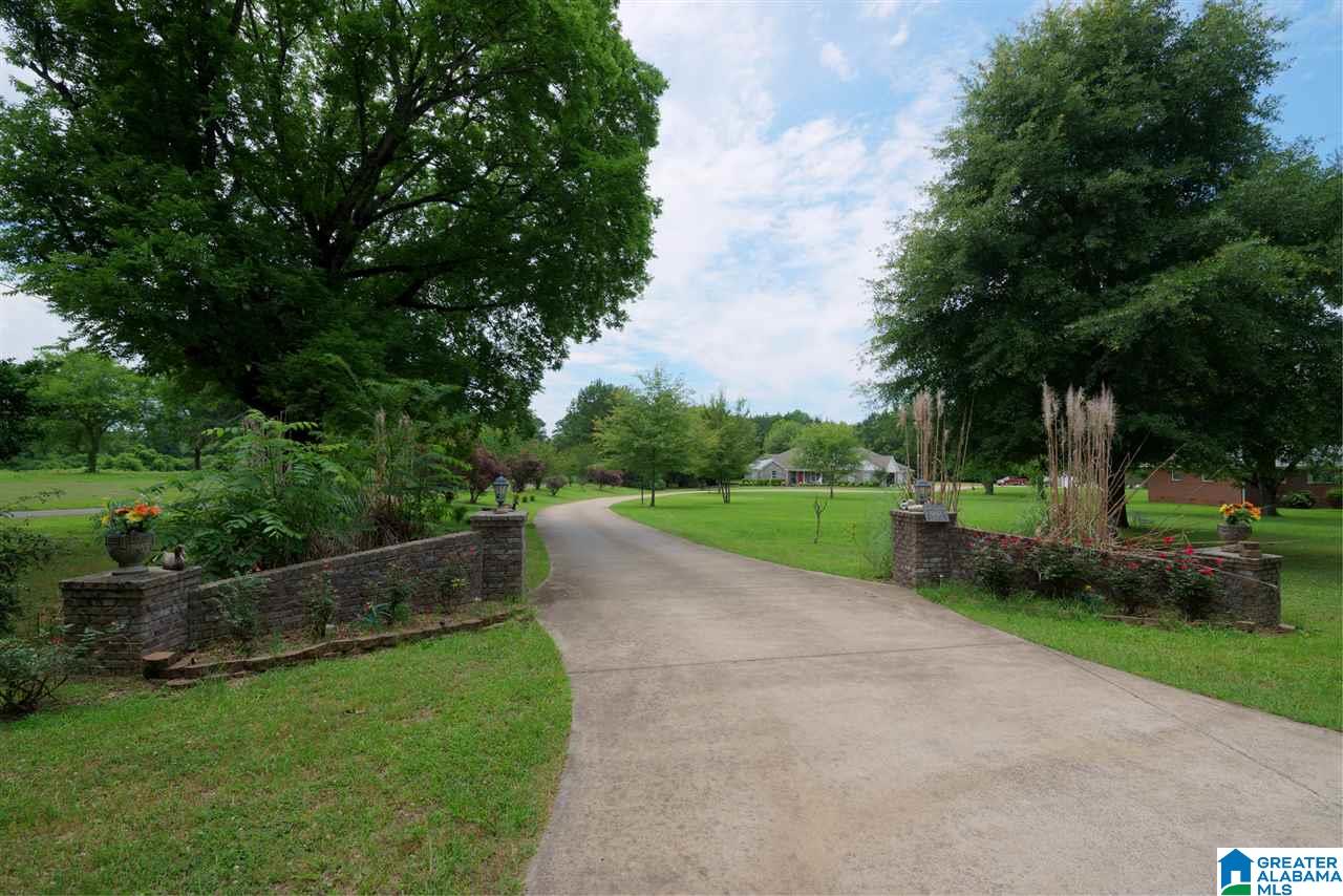 980 Kathy Lane Fultondale, AL 35068 - Photo 2 of 42