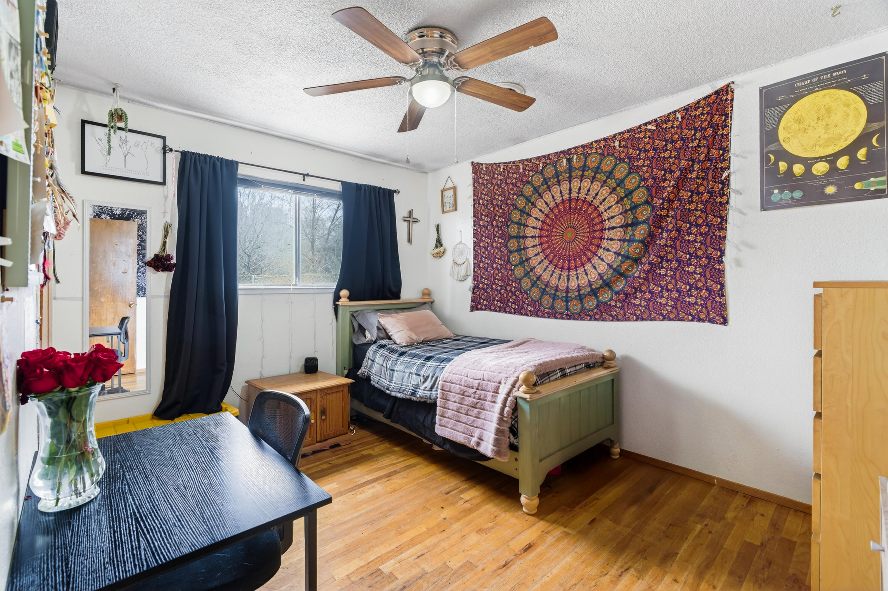 1877 Wheeler Street Redding, CA 96002 - Photo 26 of 38 Bedroom 3