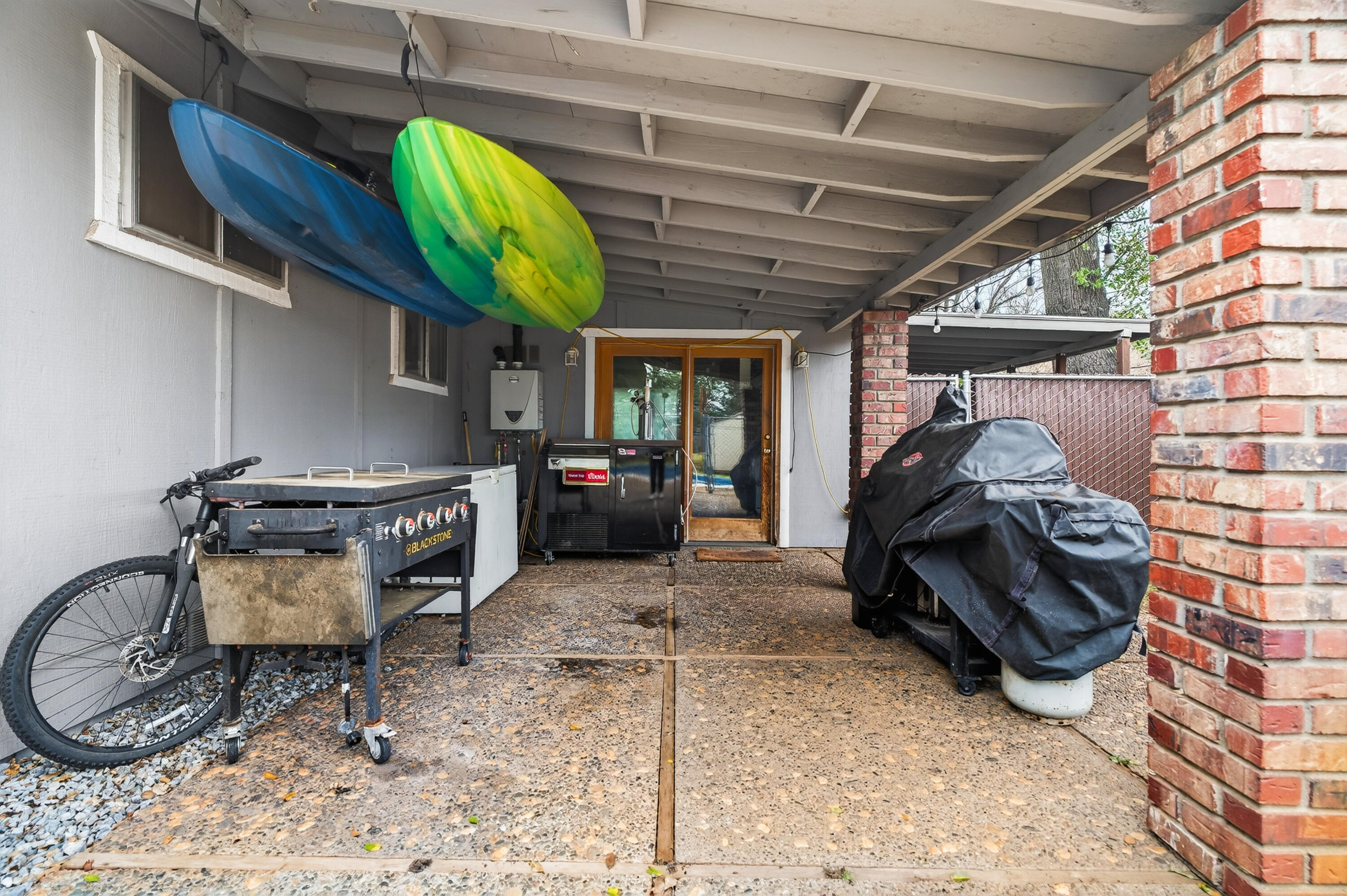 1877 Wheeler Street Redding, CA 96002 - Photo 29 of 38 Patio