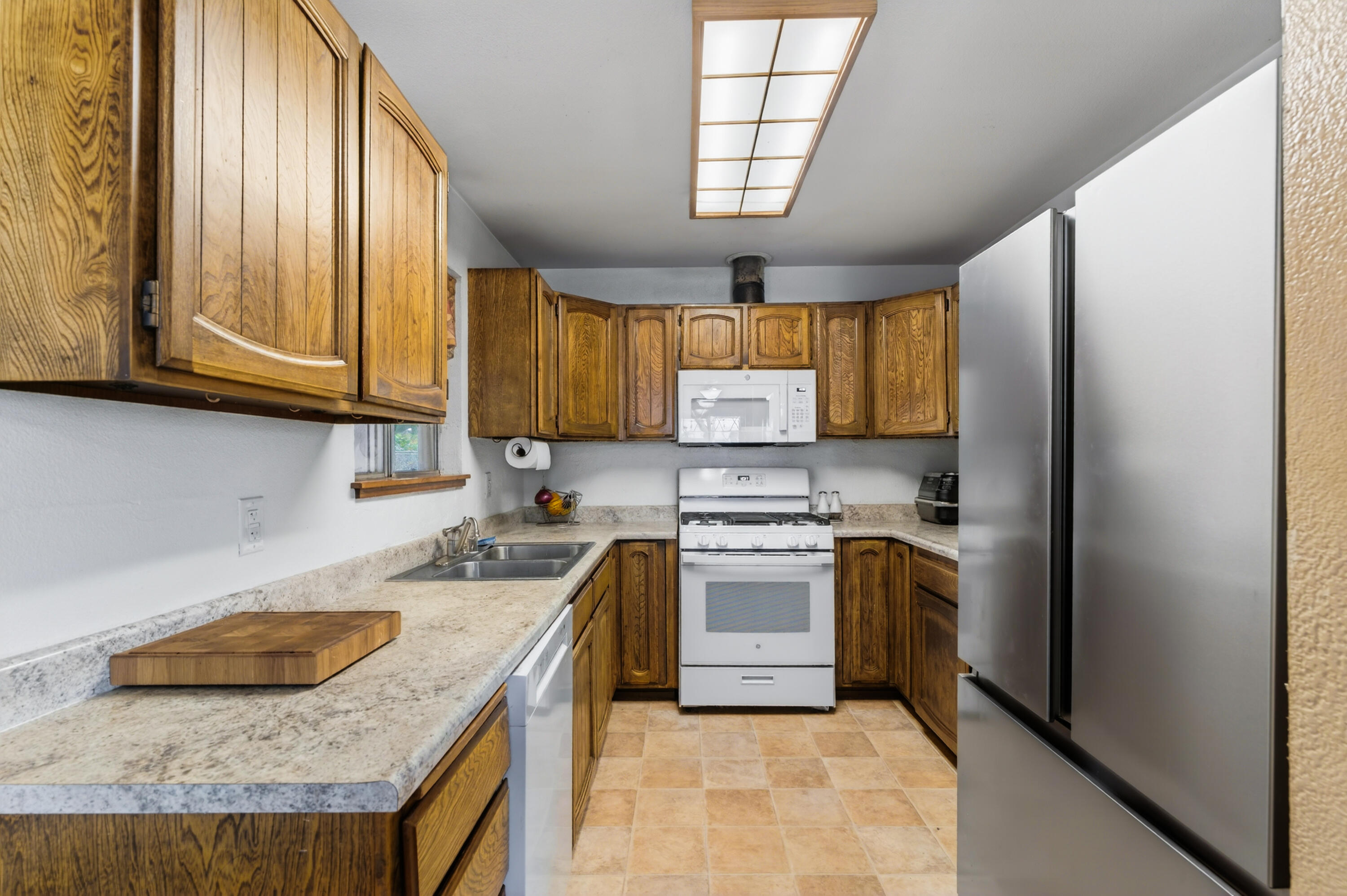 1877 Wheeler Street Redding, CA 96002 - Photo 7 of 38 Kitchen