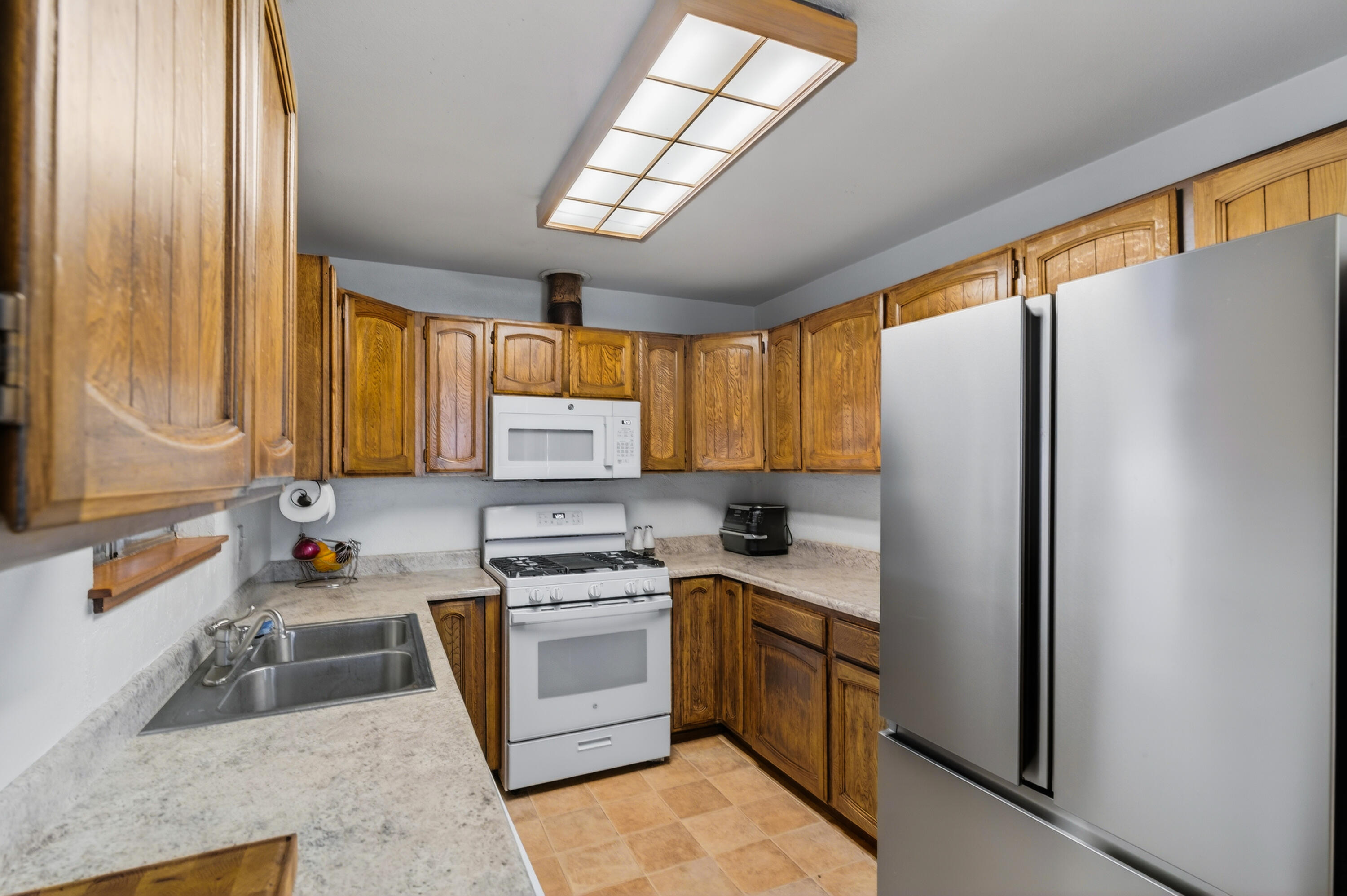 1877 Wheeler Street Redding, CA 96002 - Photo 8 of 38 Kitchen
