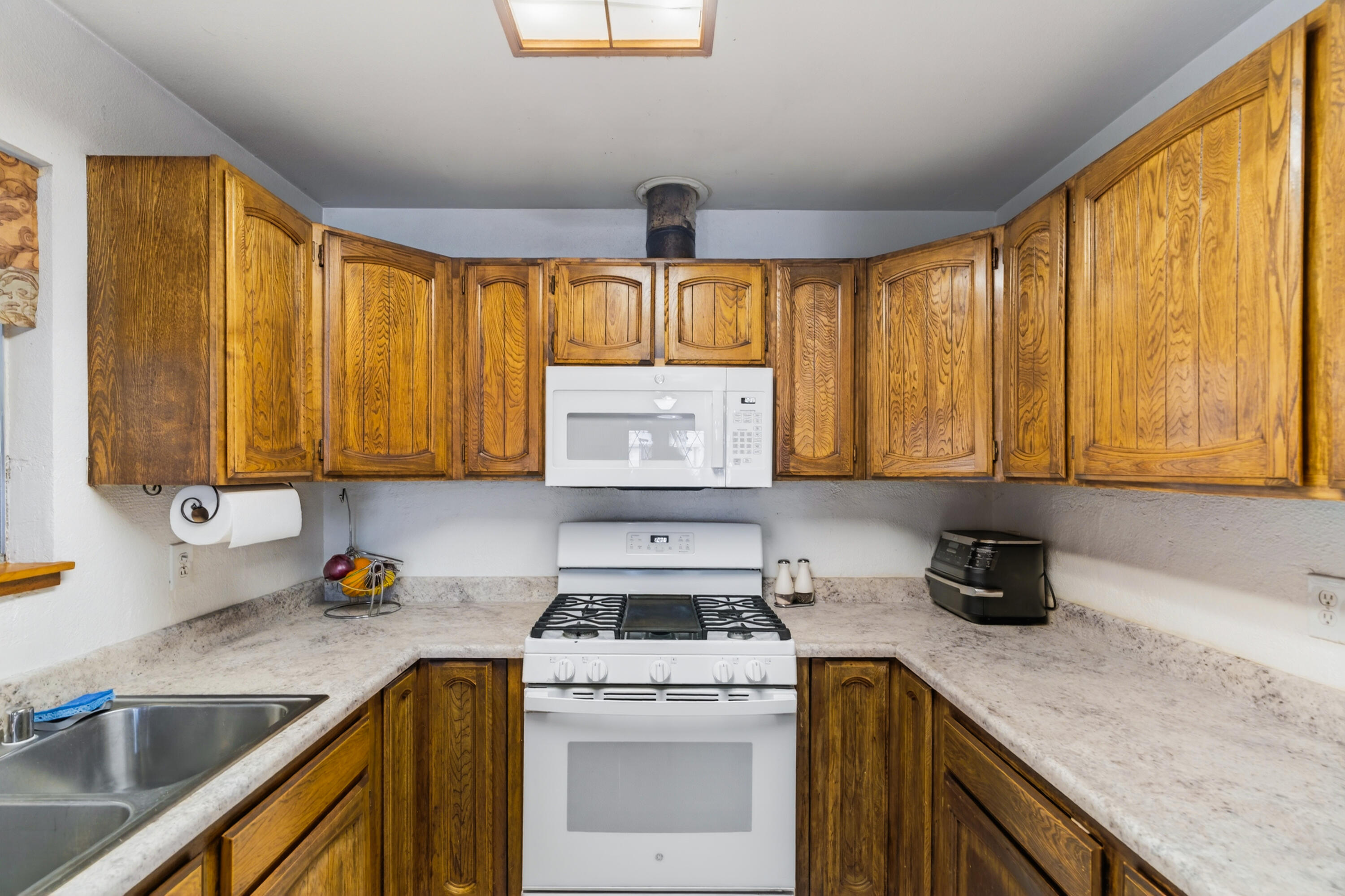 1877 Wheeler Street Redding, CA 96002 - Photo 9 of 38 Kitchen
