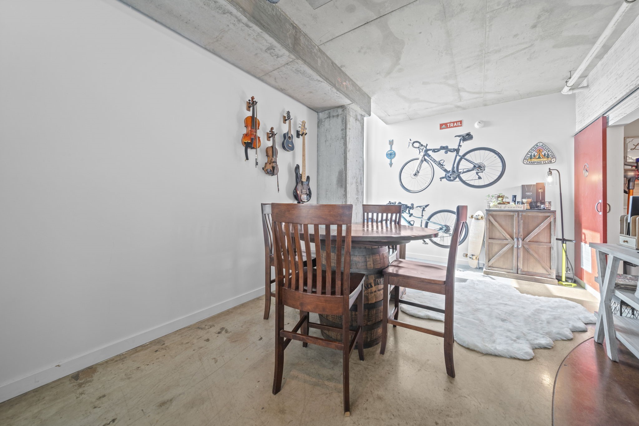 2000 Bagby Street, Unit 5417 Houston, TX 77002 - Photo 14 of 30 a view of a dining area with furniture and wall clock