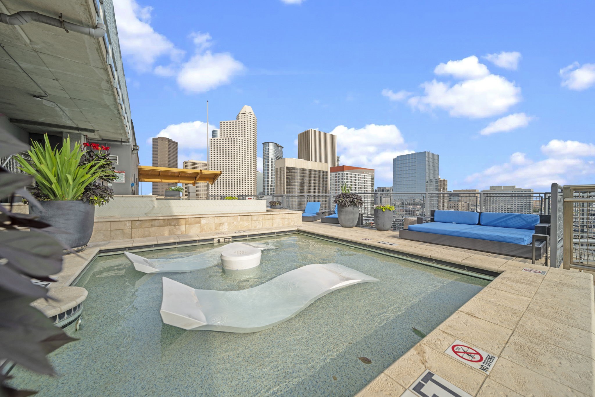 2000 Bagby Street, Unit 5417 Houston, TX 77002 - Photo 25 of 30 a swimming pool with outdoor seating and city view