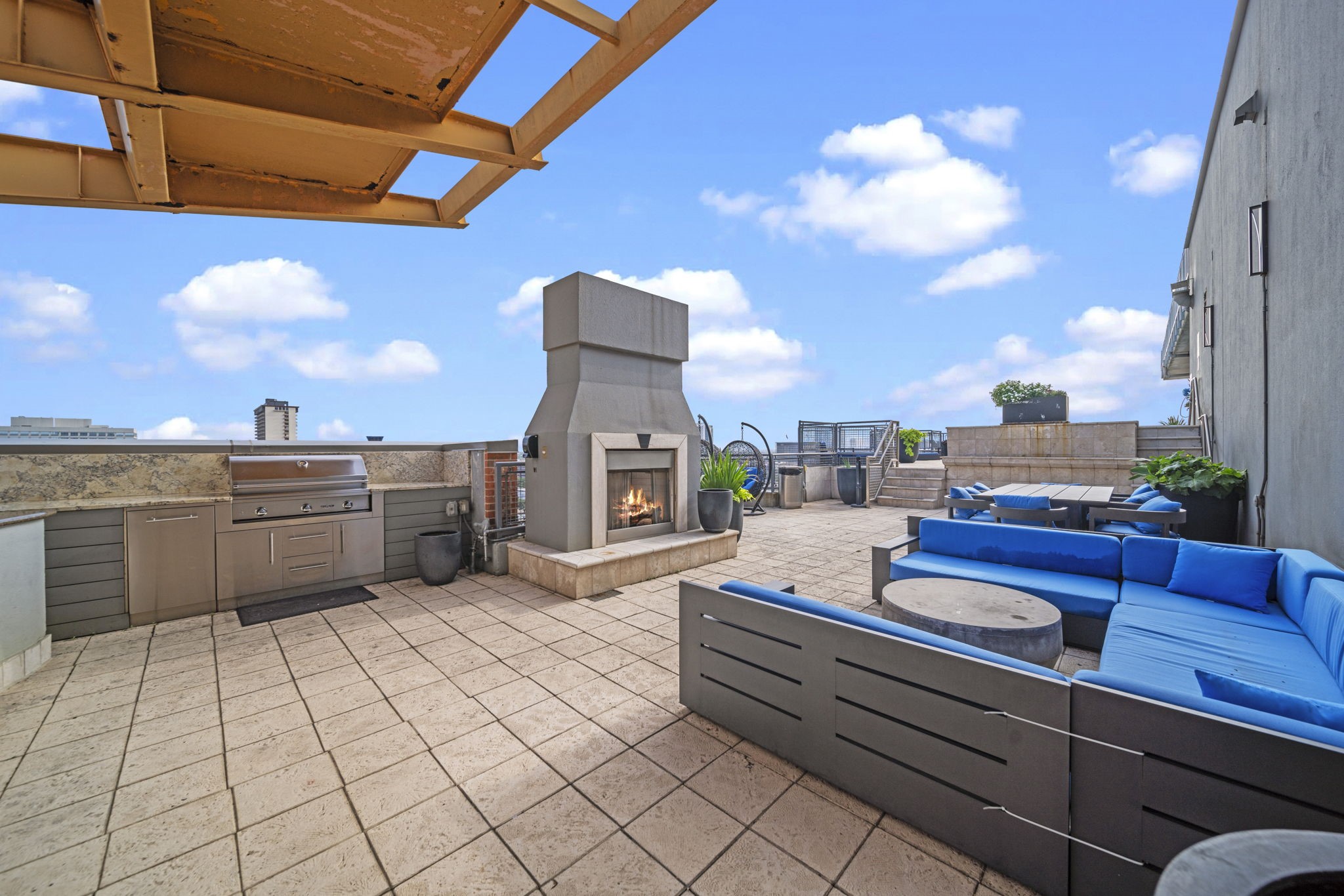 2000 Bagby Street, Unit 5417 Houston, TX 77002 - Photo 28 of 30 a view of a terrace with seating space