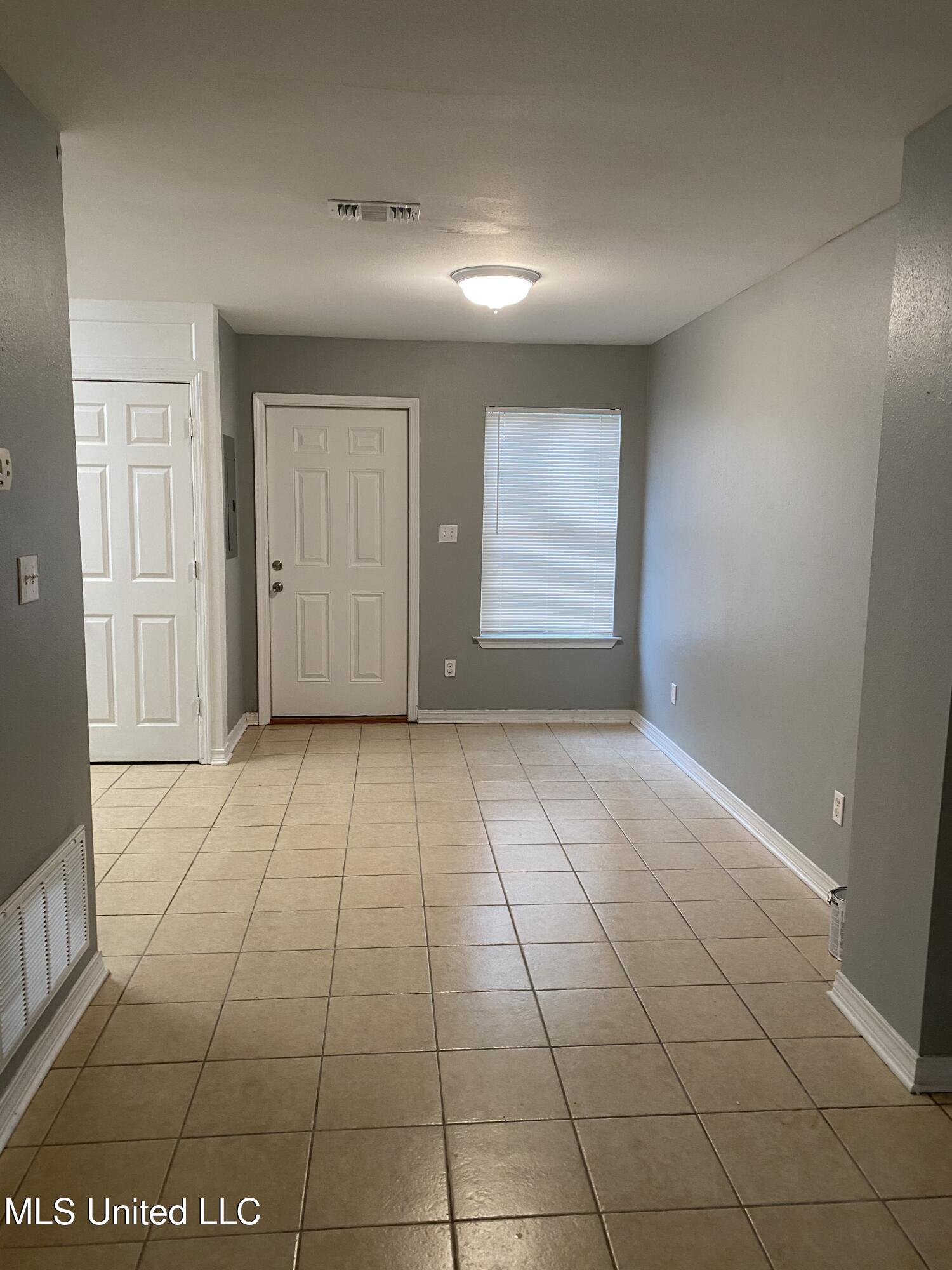 229 Milray Lane Gulfport, MS 39507 - Photo 4 of 10 Dining room