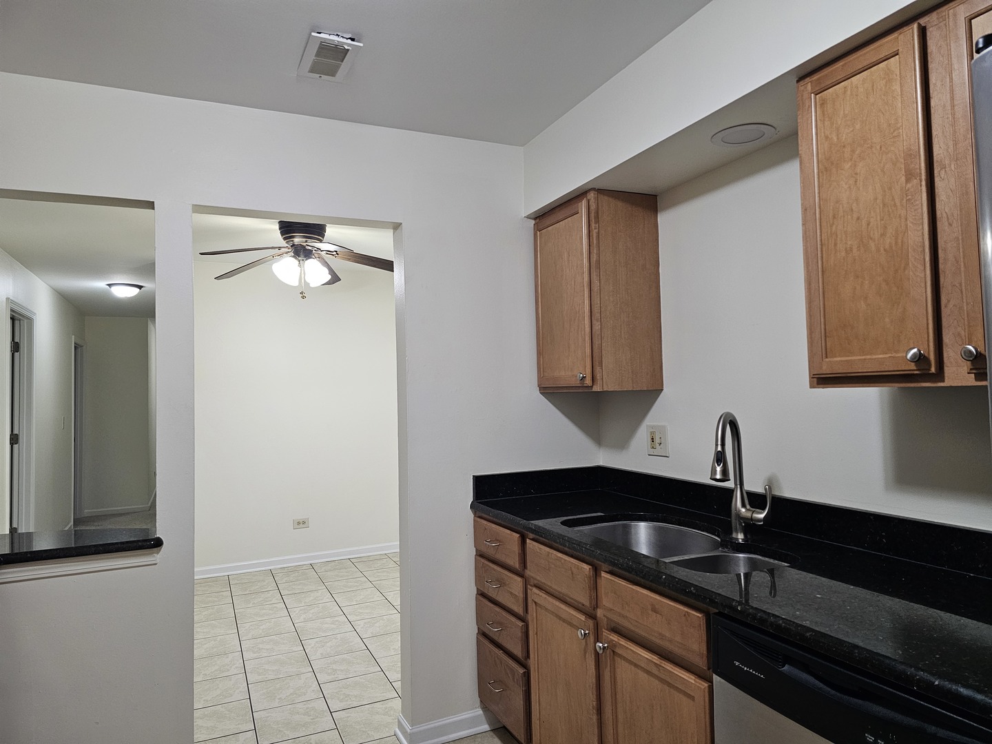 833 Village Quarter Road, Unit G5 West Dundee, IL 60118 - Photo 4 of 25