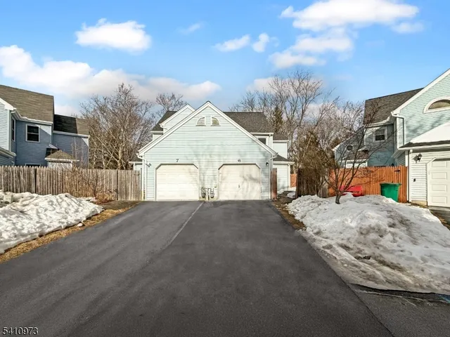 $450,000 | 6 Twain Court, Freehold, NJ 07728