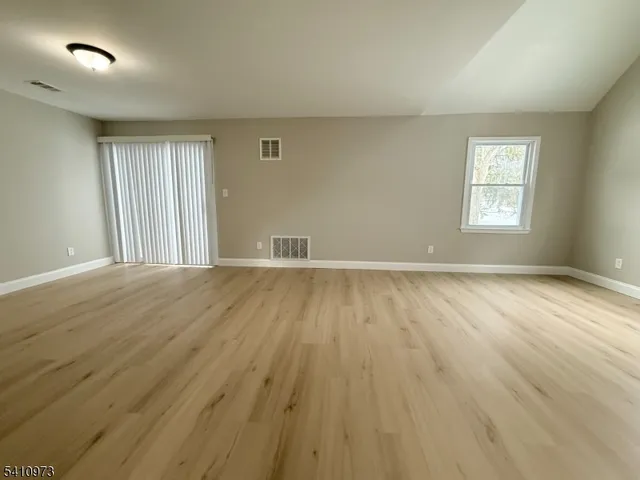 $450,000 | 6 Twain Court, Freehold, NJ 07728