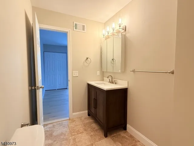 $450,000 | 6 Twain Court, Freehold, NJ 07728