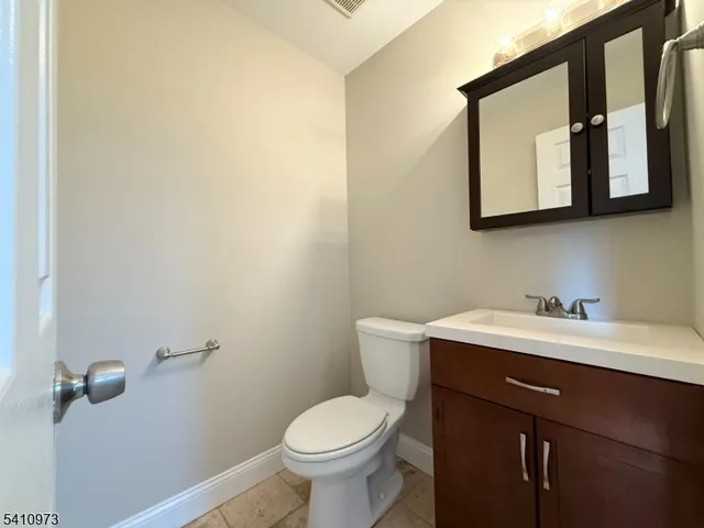 $450,000 | 6 Twain Court, Freehold, NJ 07728