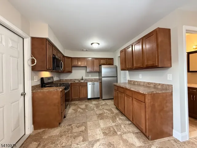 $450,000 | 6 Twain Court, Freehold, NJ 07728