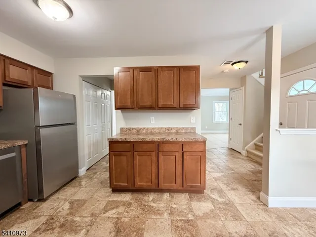 $450,000 | 6 Twain Court, Freehold, NJ 07728