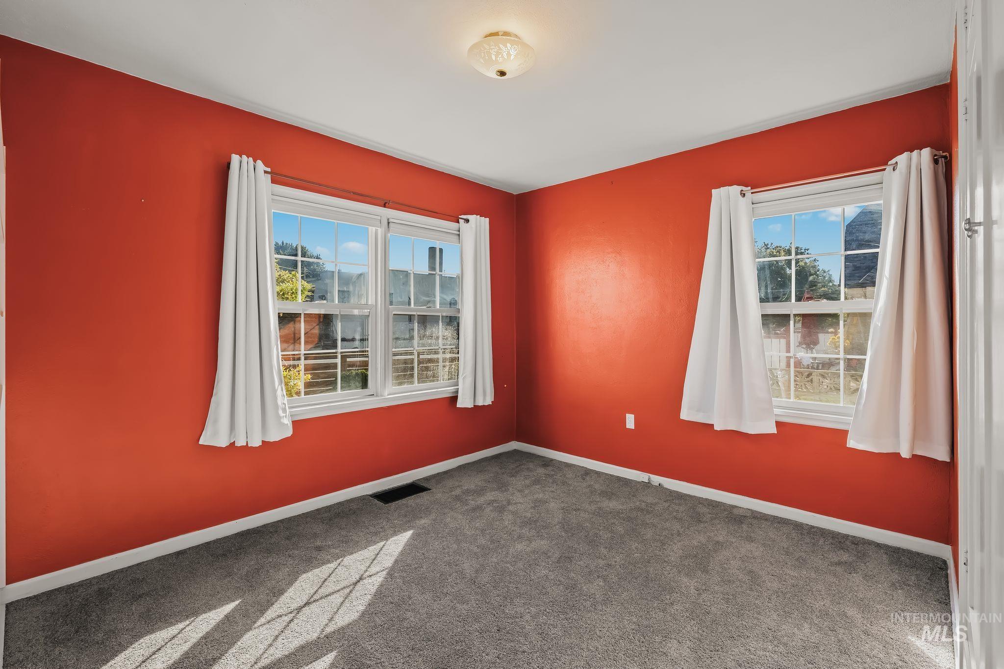 420 4th Street Lewiston, ID 83501 - Photo 14 of 38 Textured carpet flooring with white trim