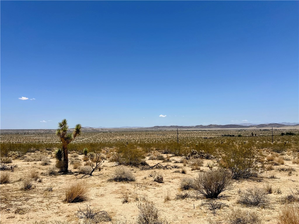64100 Sullivan Road Joshua Tree, CA 92252 - Photo 6 of 10 a view of ocean and mountain