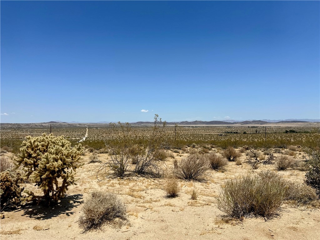 64100 Sullivan Road Joshua Tree, CA 92252 - Photo 7 of 10 a view of city and ocean