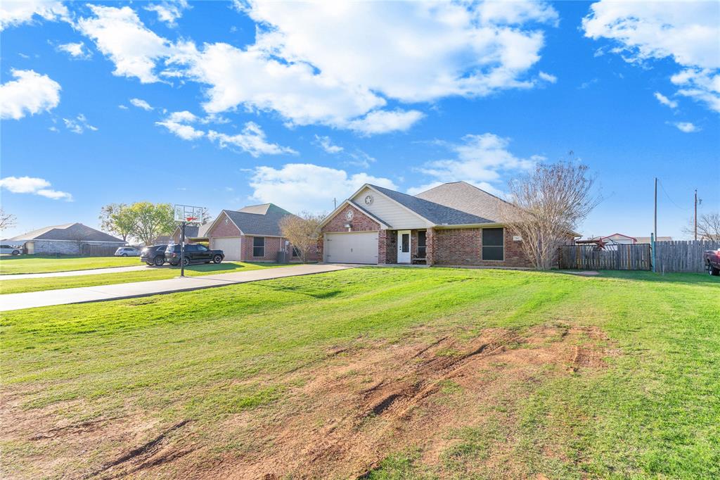 803 Green Street Rio Vista, TX 76093 - Photo 3 of 24