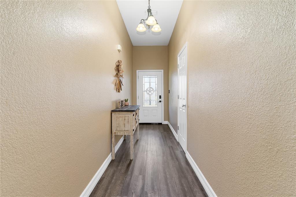 803 Green Street Rio Vista, TX 76093 - Photo 4 of 24