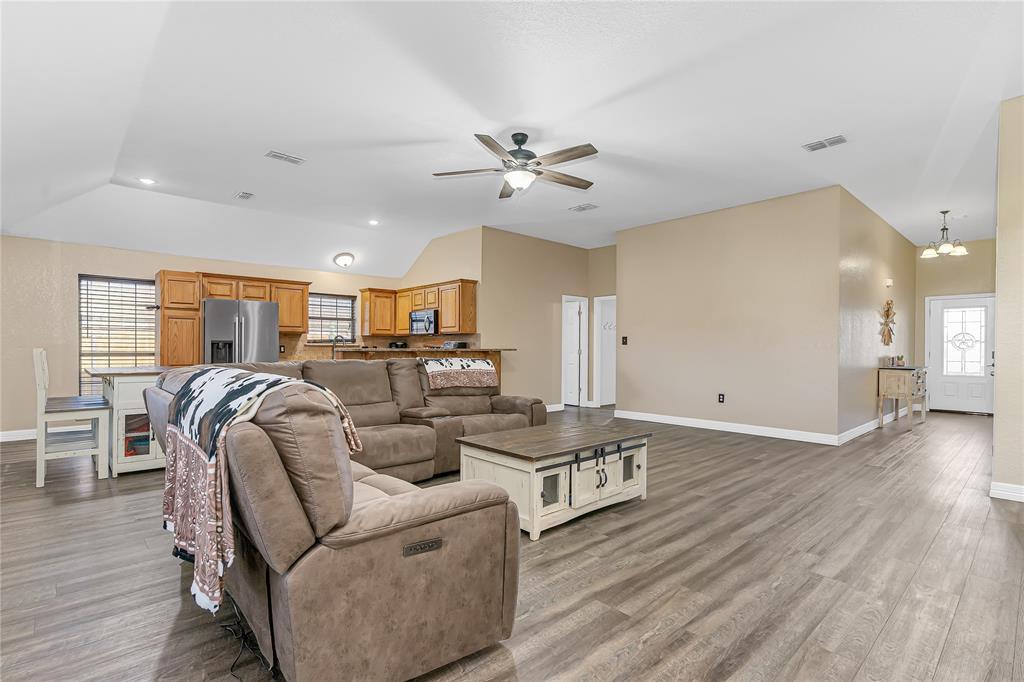 803 Green Street Rio Vista, TX 76093 - Photo 5 of 24