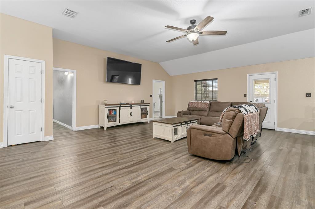 803 Green Street Rio Vista, TX 76093 - Photo 7 of 24