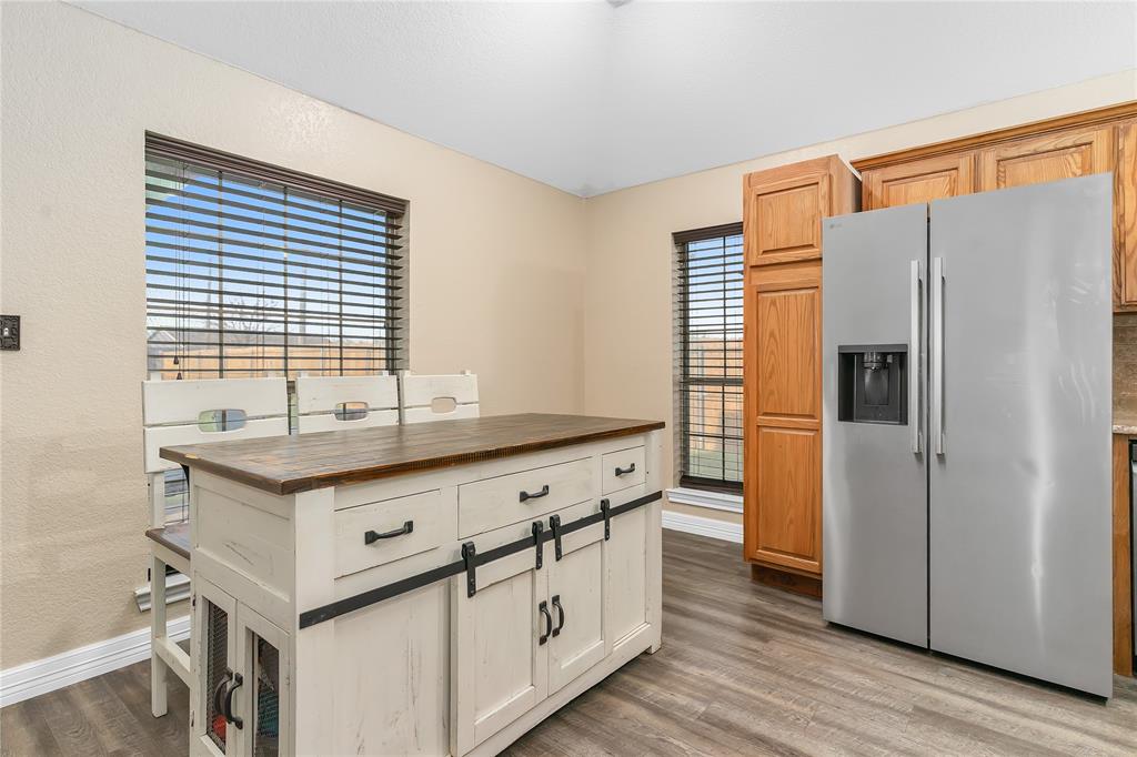 803 Green Street Rio Vista, TX 76093 - Photo 8 of 24