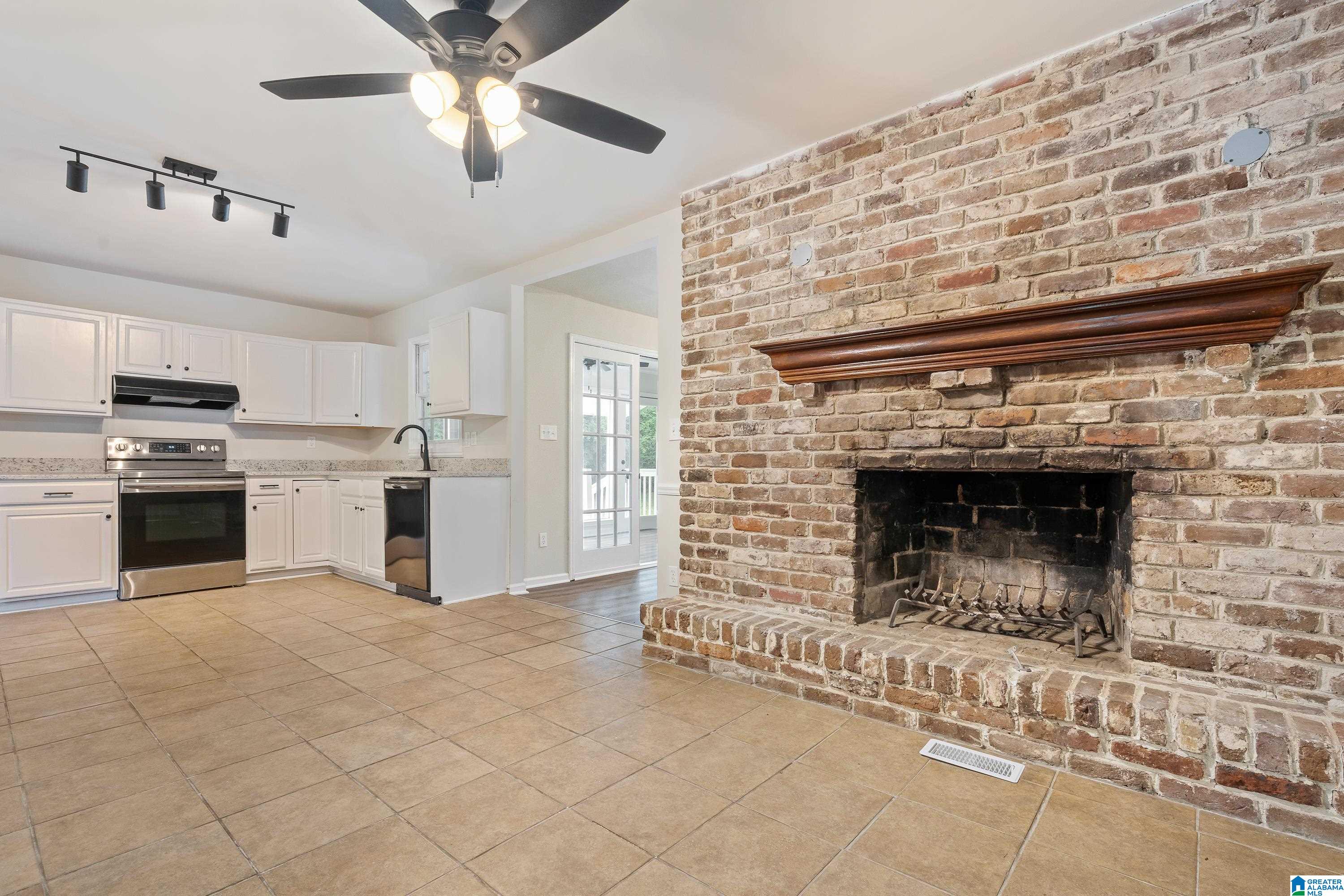529 Overhill Drive Pelham, AL 35124 - Photo 16 of 38