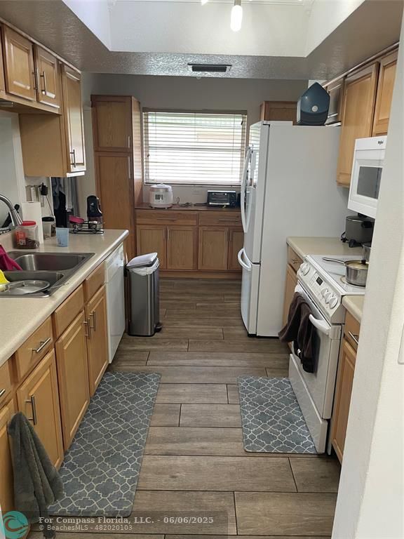 4401 Northwest 43rd Avenue Tamarac, FL 33319 - Photo 5 of 15