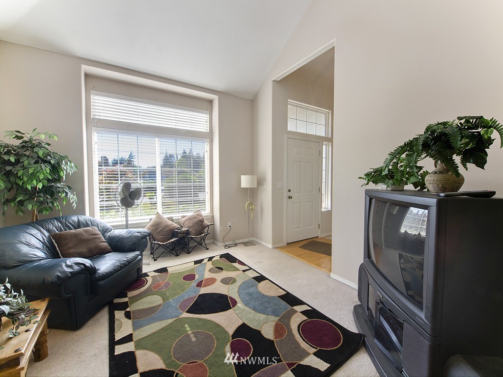 21206 9th Avenue Southeast Bothell, WA 98021 - Photo 3 of 14