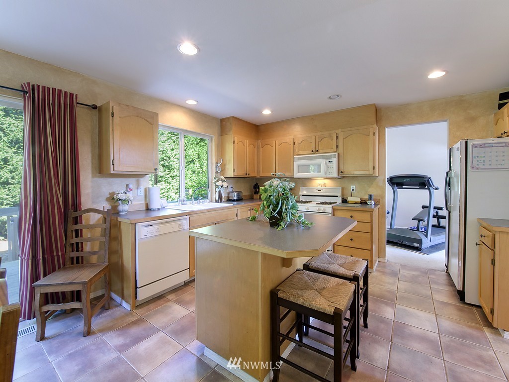 21206 9th Avenue Southeast Bothell, WA 98021 - Photo 4 of 14