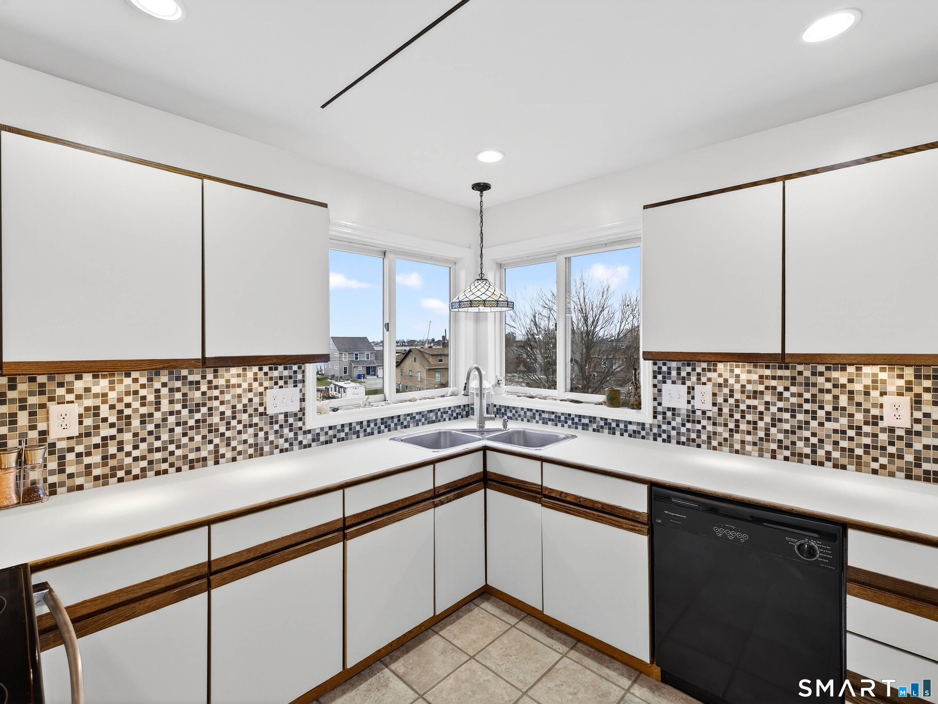 18 Noble Avenue Groton, CT 06340 - Photo 15 of 40