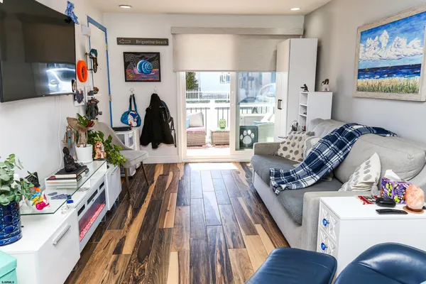 $409,500 | 401 37th Street South, Unit 5, Brigantine, NJ 08203