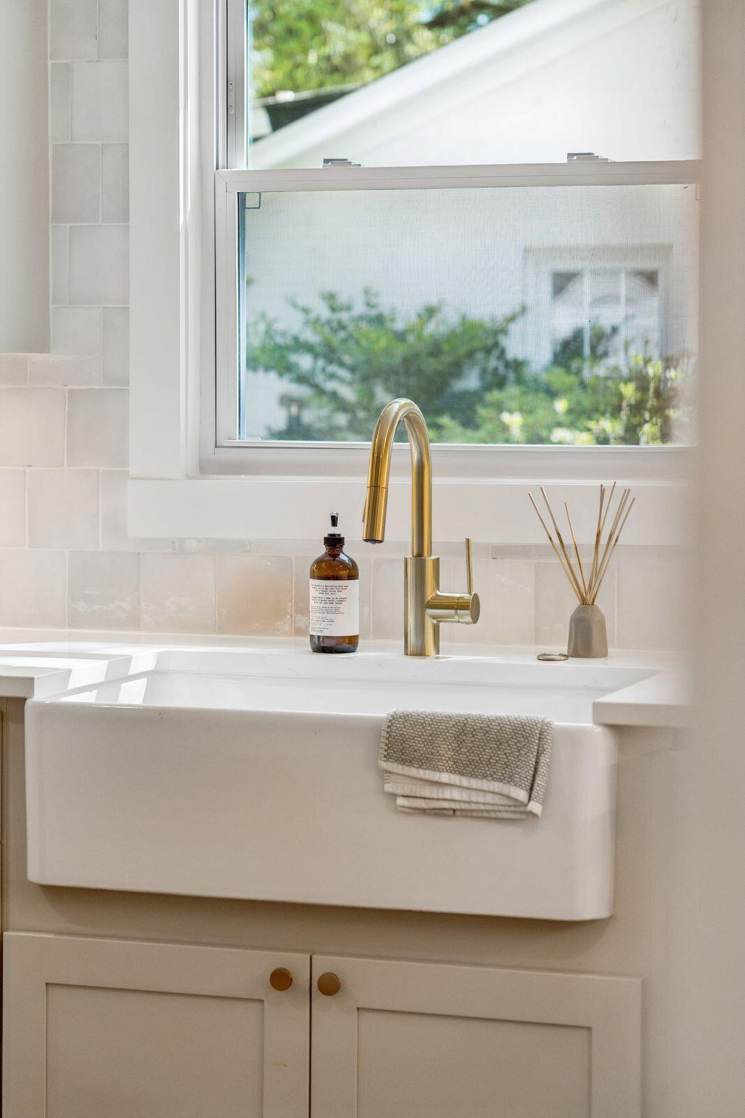 512 Risher Street Charleston, SC 29407 - Photo 15 of 55 Farm Sink and Brushed Gold Faucet