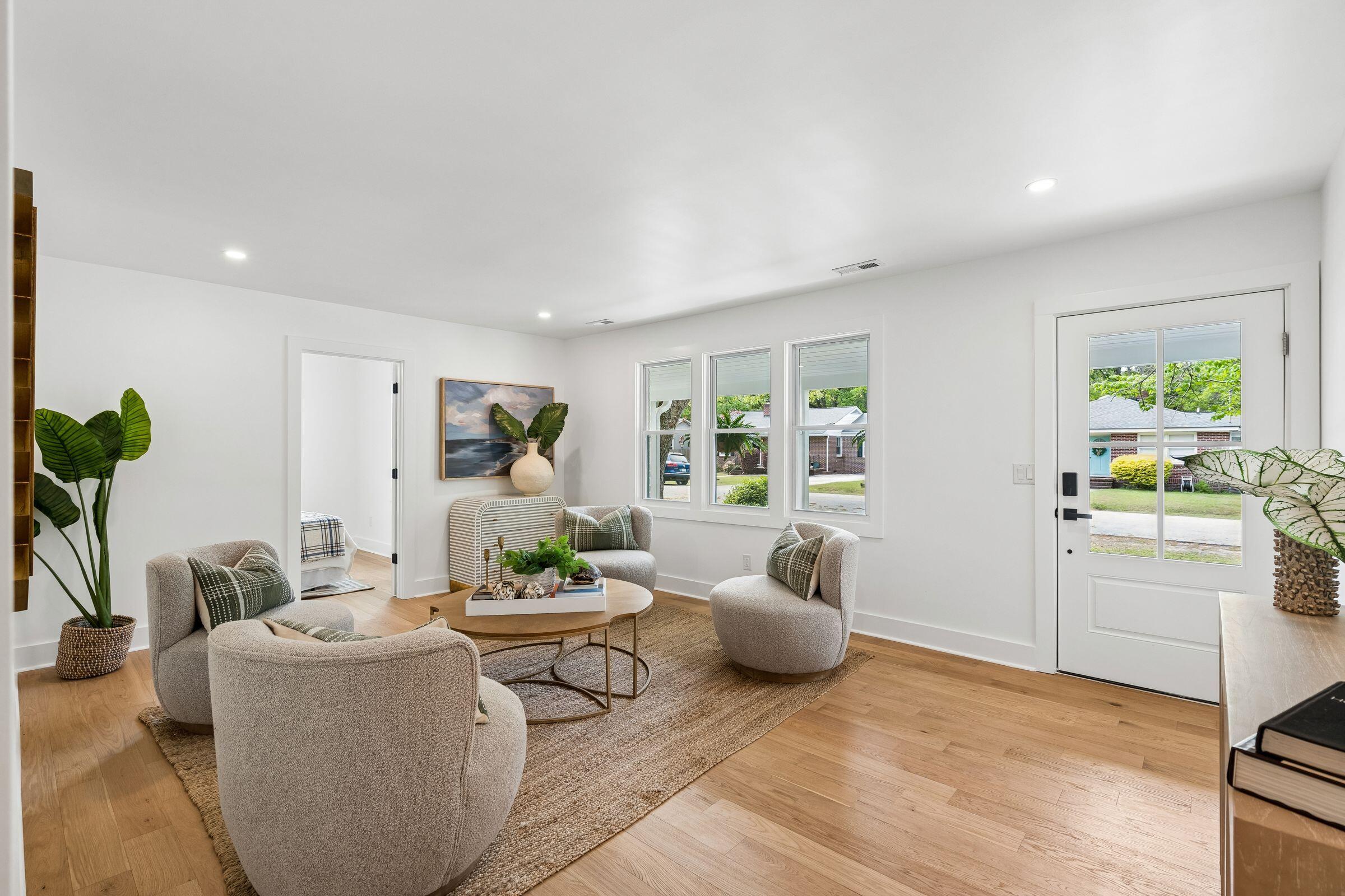 512 Risher Street Charleston, SC 29407 - Photo 28 of 55 Living Room