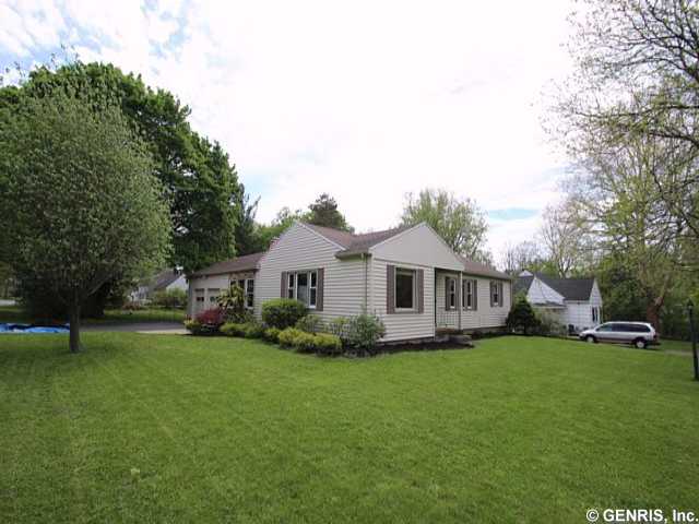 35 Peachtree Road Penfield, NY 14526 - Photo 1 of 1 Exterior Front