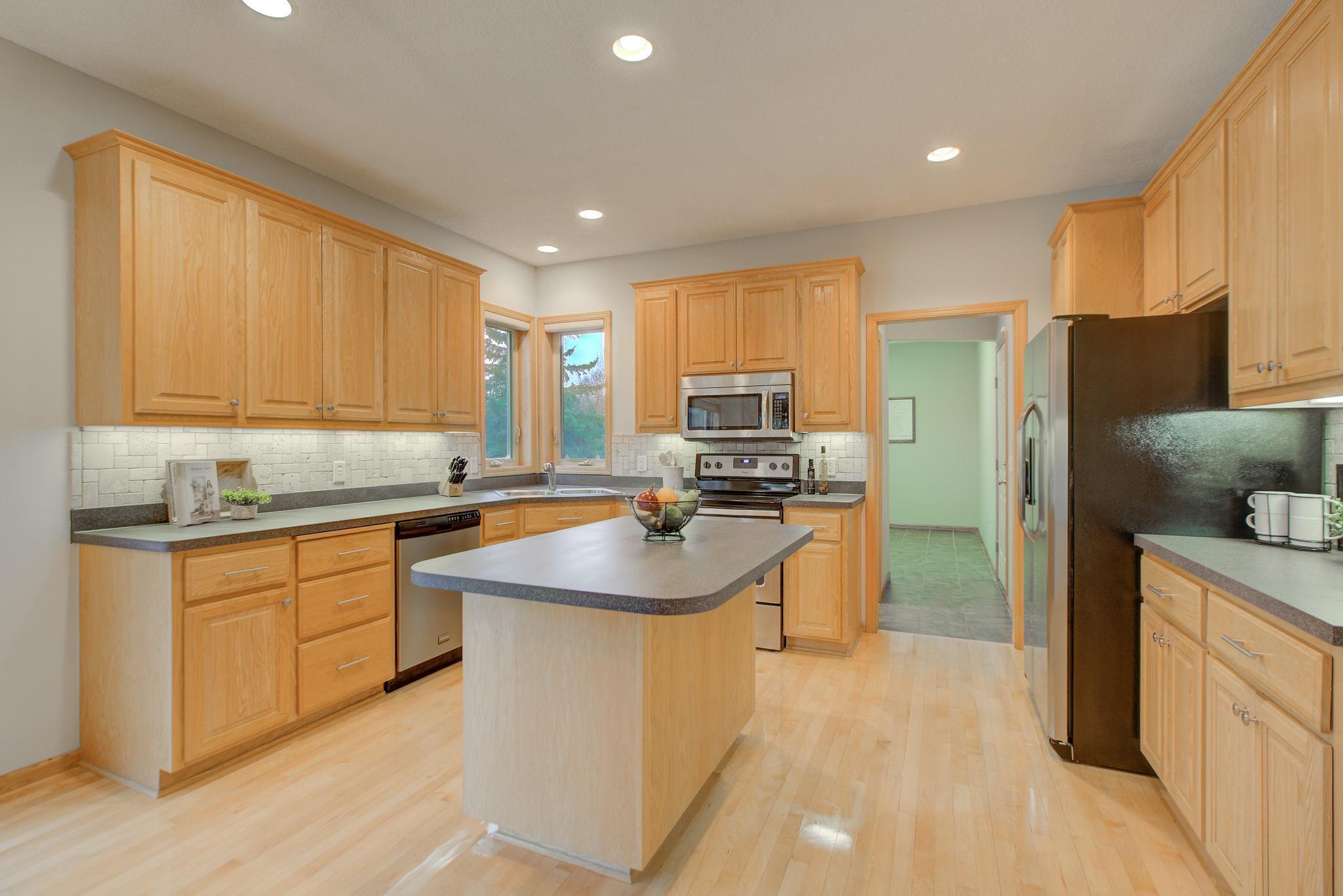 8217 Enclave Road Woodbury, MN 55125 - Photo 8 of 32 Gallery Image 8