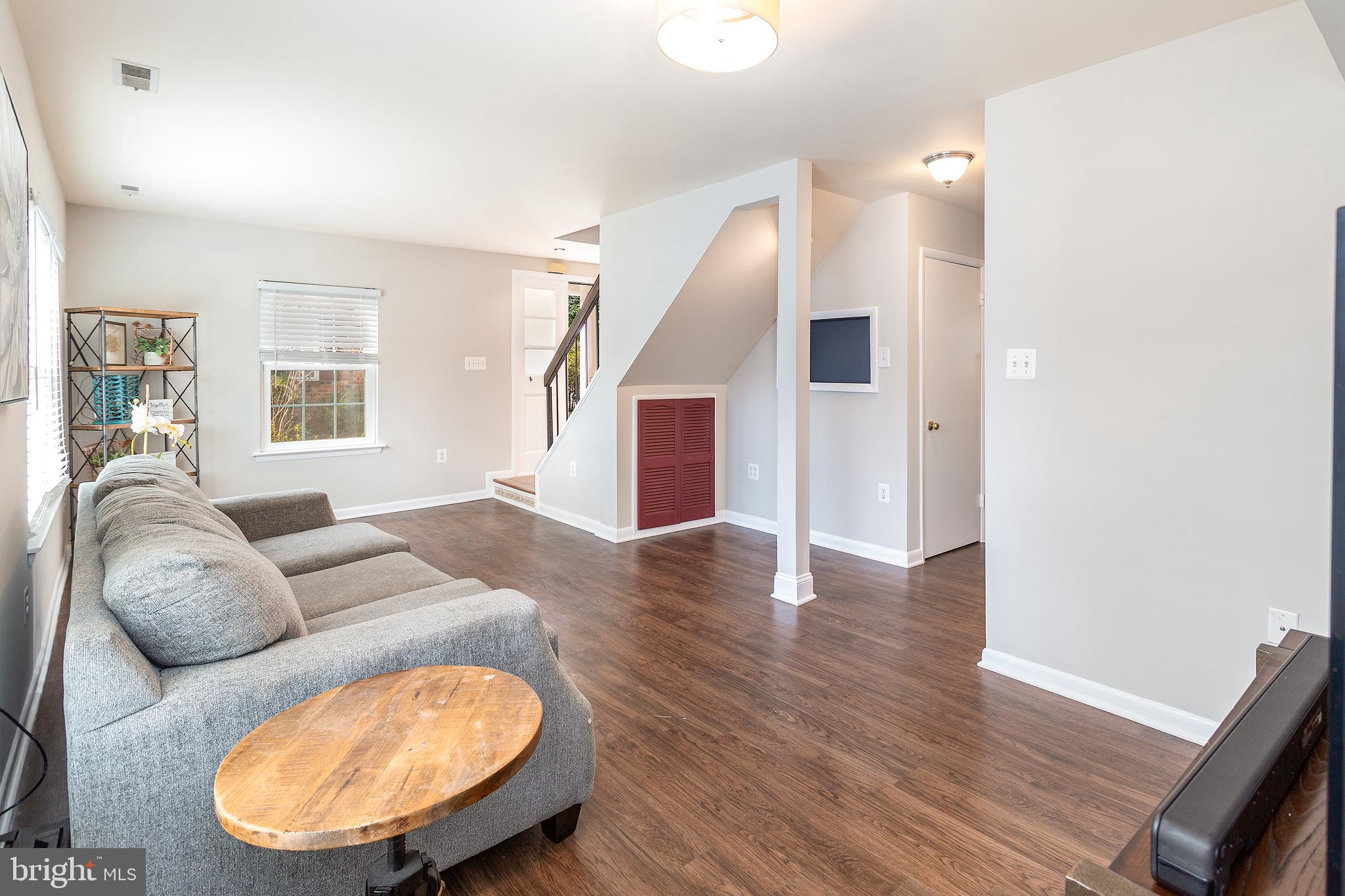 2228 Gunsmith Square Reston, VA 20191 - Photo 13 of 33 Living Room