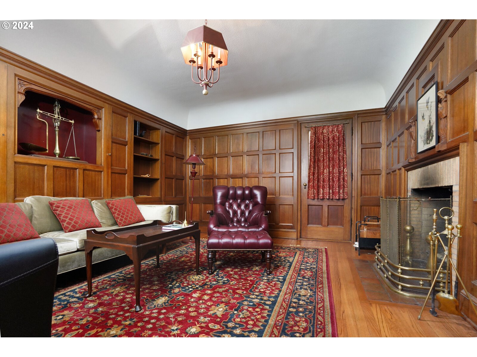 460 Leffelle Street South Salem, OR 97302 - Photo 11 of 48 a living room with furniture a rug and a wall painting