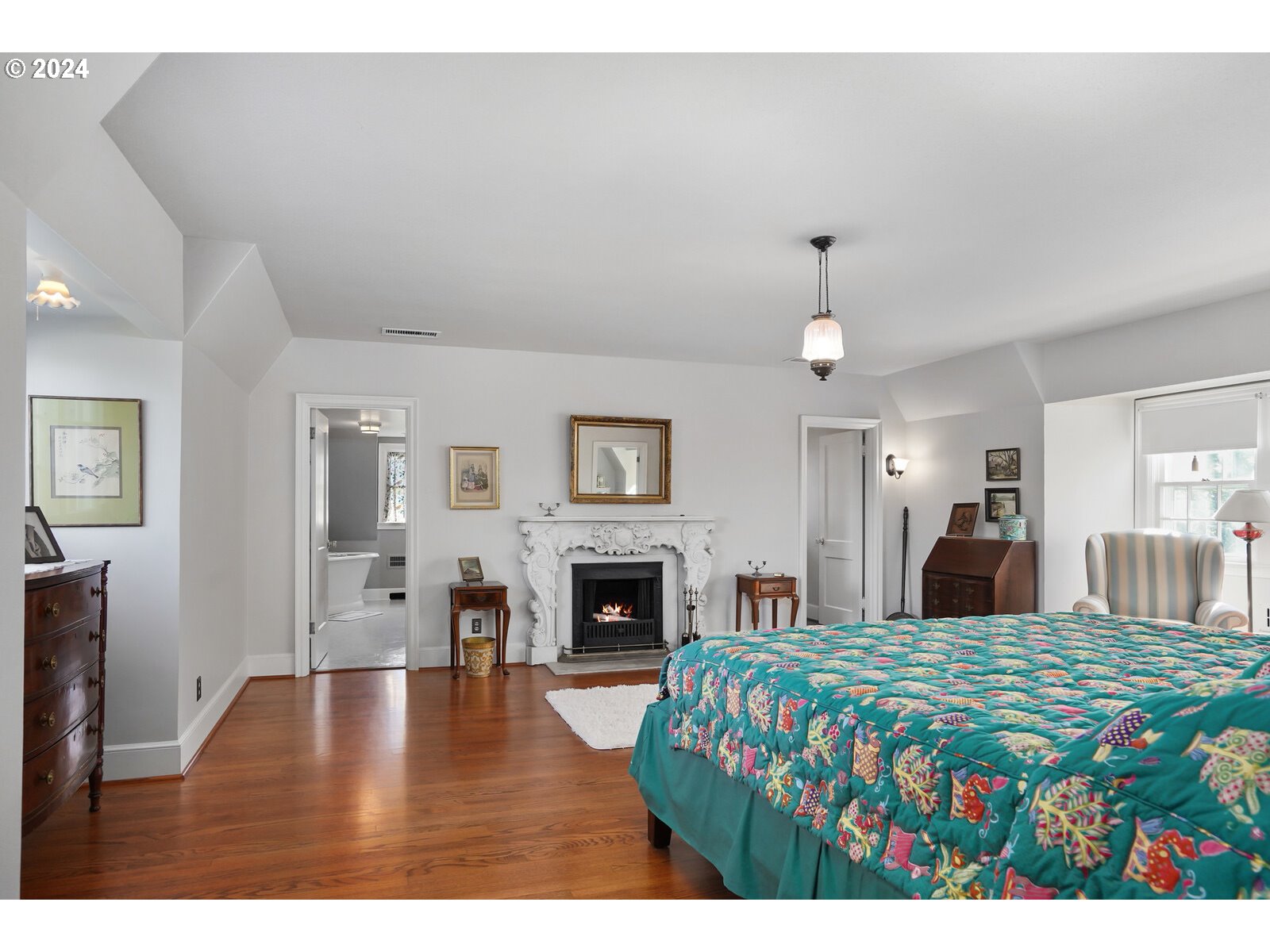 460 Leffelle Street South Salem, OR 97302 - Photo 17 of 48 a bedroom with a bed and a fireplace