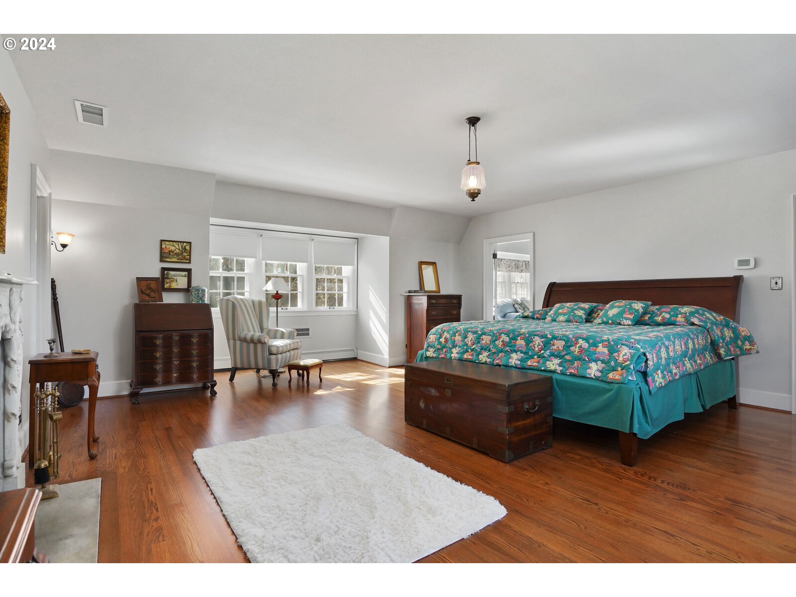 460 Leffelle Street South Salem, OR 97302 - Photo 18 of 48 a bedroom with a bed a table and wooden floor
