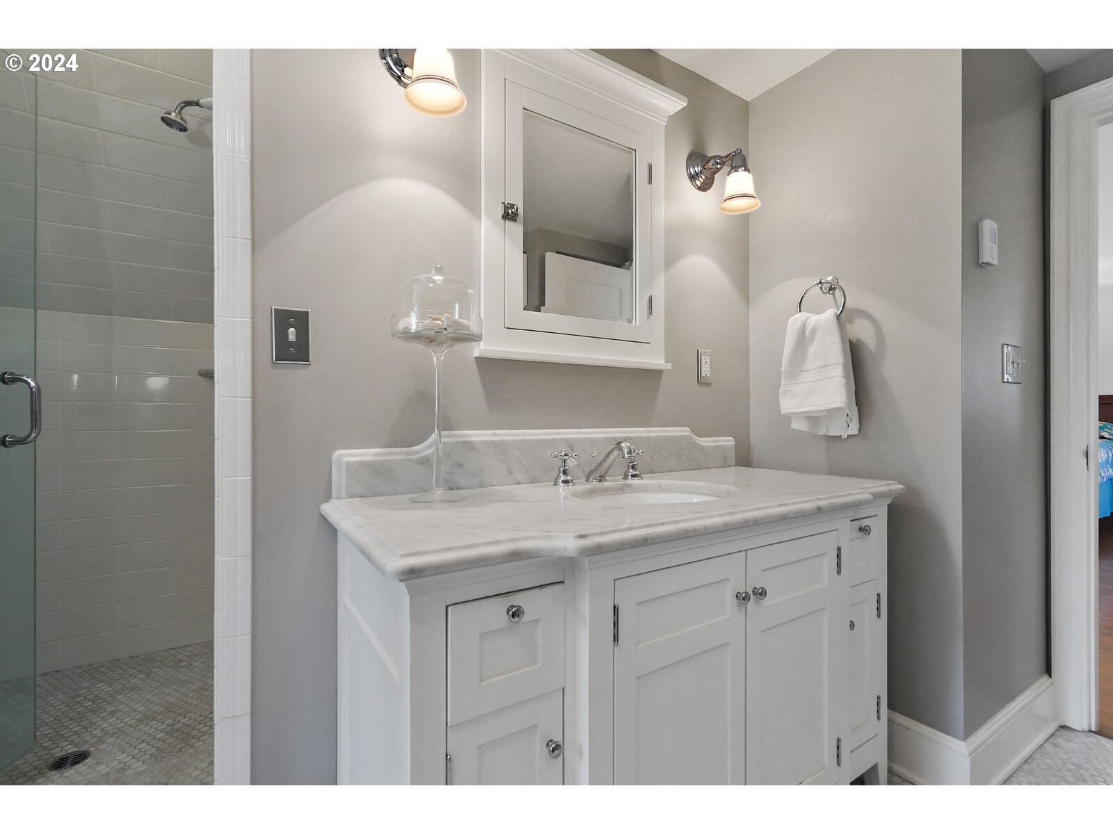 460 Leffelle Street South Salem, OR 97302 - Photo 23 of 48 a bathroom with a granite countertop sink and a mirror