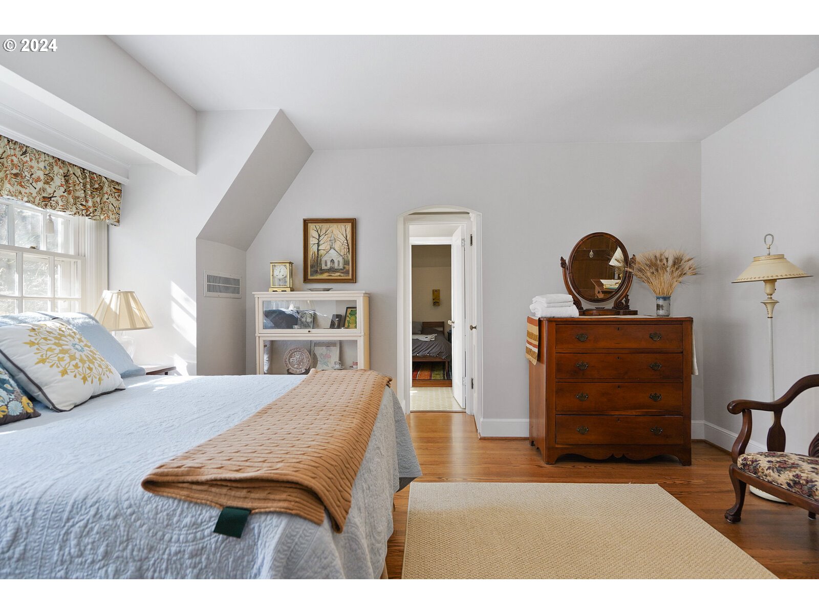 460 Leffelle Street South Salem, OR 97302 - Photo 25 of 48 a bedroom with a bed and furniture