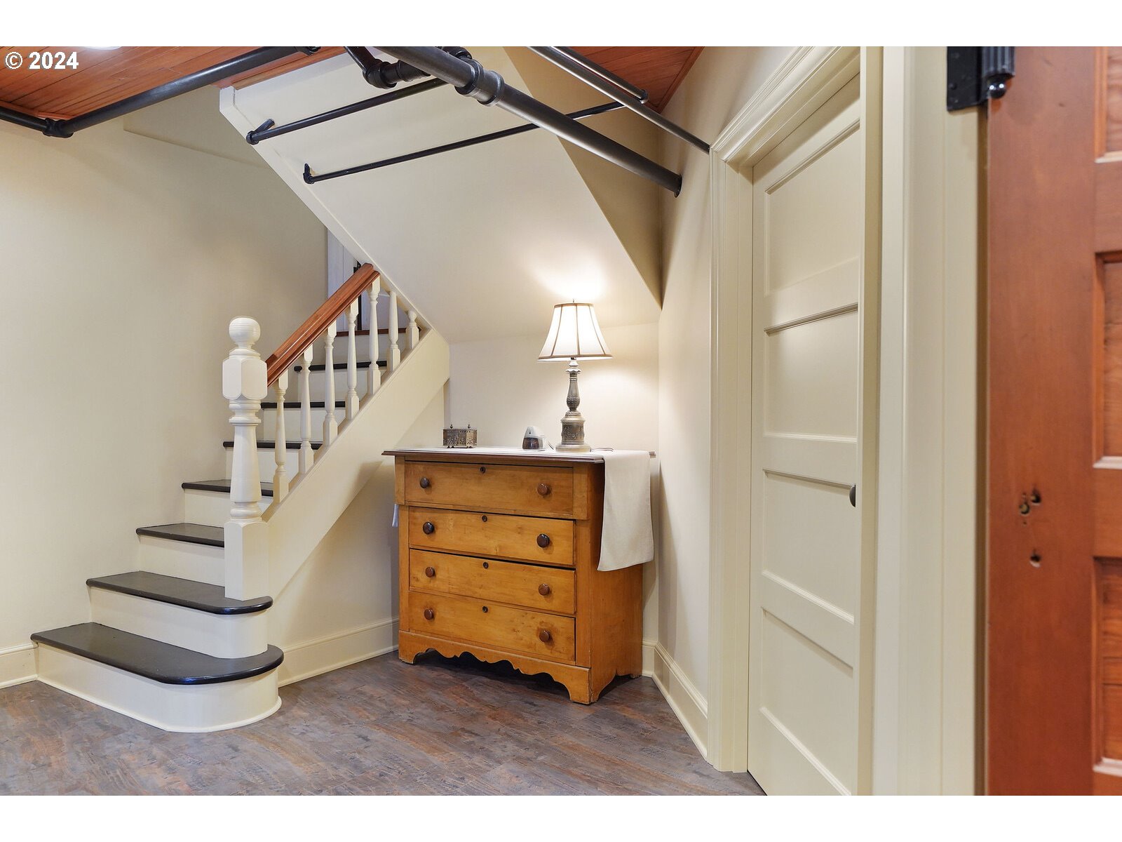 460 Leffelle Street South Salem, OR 97302 - Photo 35 of 48 a view of entryway and hall