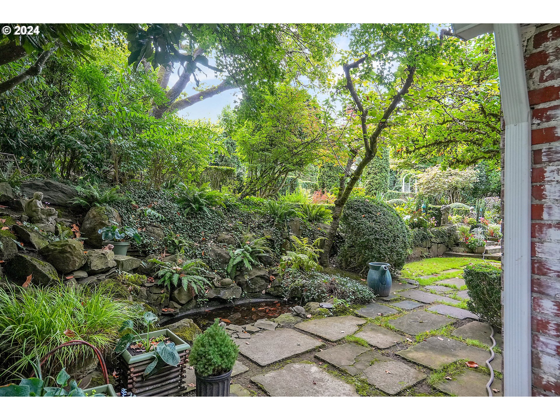 460 Leffelle Street South Salem, OR 97302 - Photo 37 of 48 a view of an outdoor space and a yard