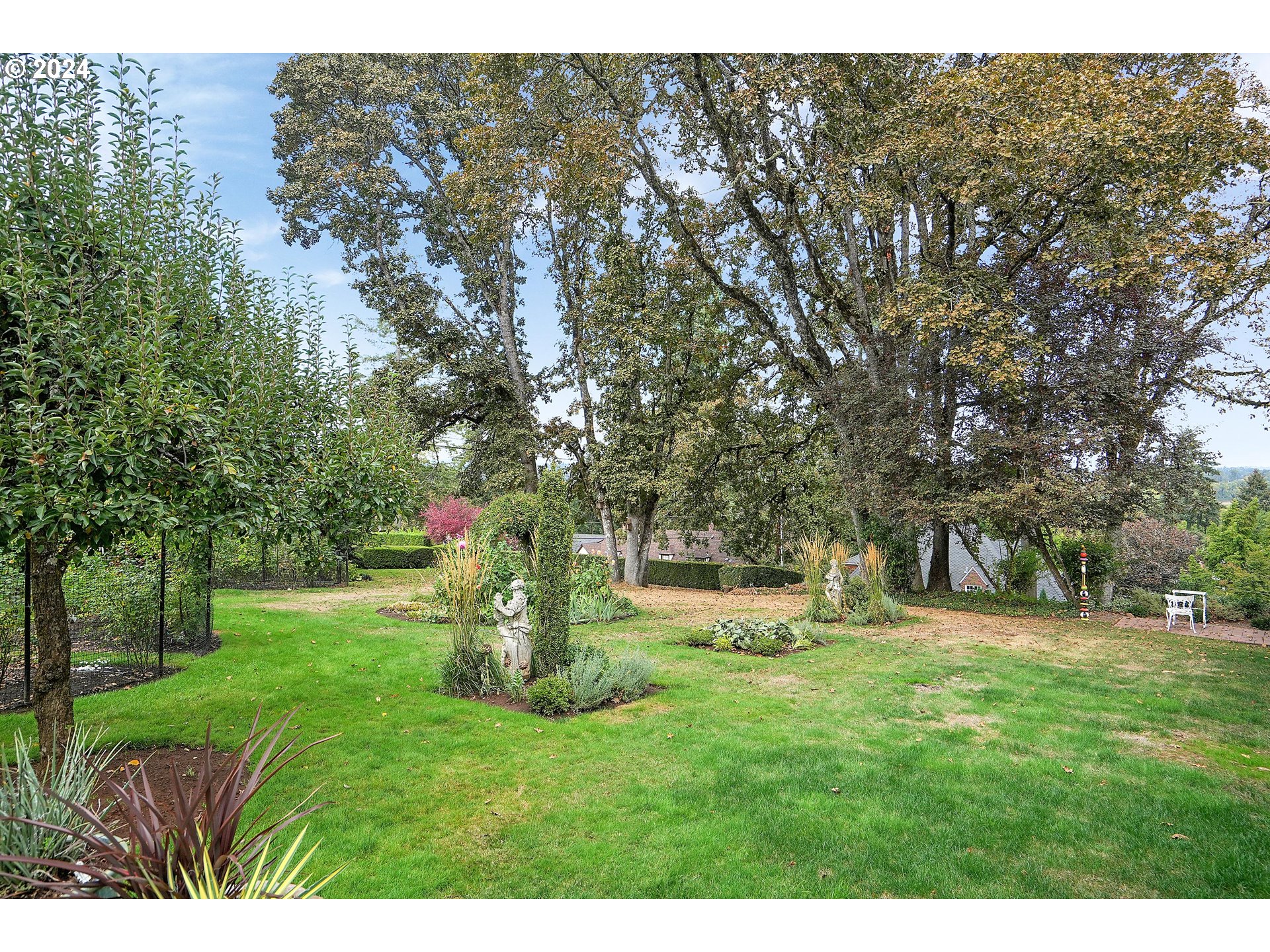 460 Leffelle Street South Salem, OR 97302 - Photo 47 of 48 a green field with lots of trees