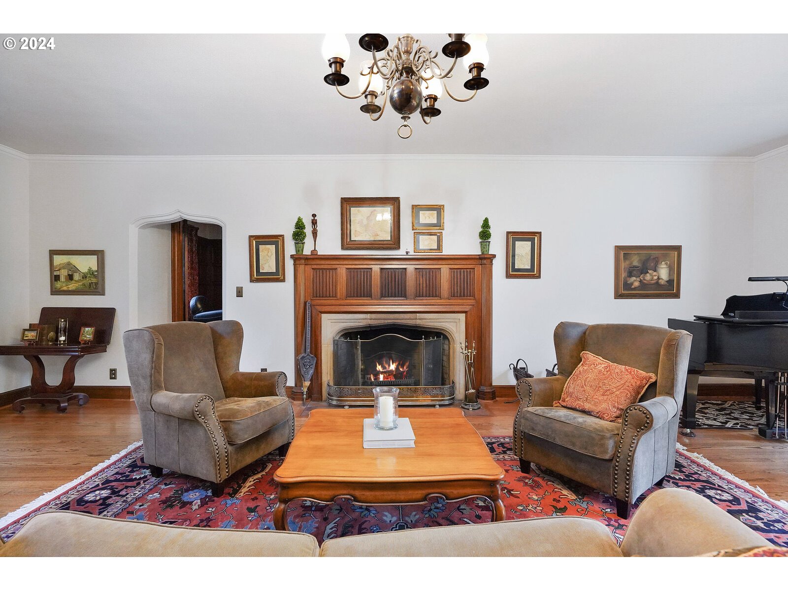 460 Leffelle Street South Salem, OR 97302 - Photo 5 of 48 a living room with furniture a rug and a fireplace