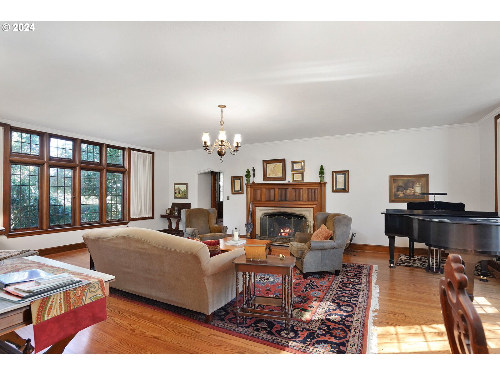 460 Leffelle Street South Salem, OR 97302 - Photo 6 of 48 a living room with furniture a fireplace and a table