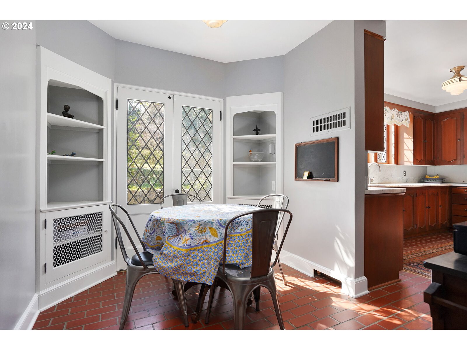 460 Leffelle Street South Salem, OR 97302 - Photo 8 of 48 a view of a dining room with furniture and window