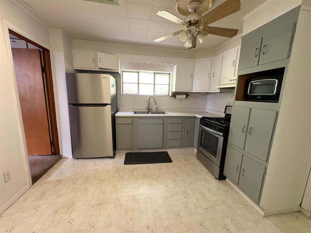 511 California Hollow Road Imperial, PA 15126 - Photo 10 of 19 Kitchen