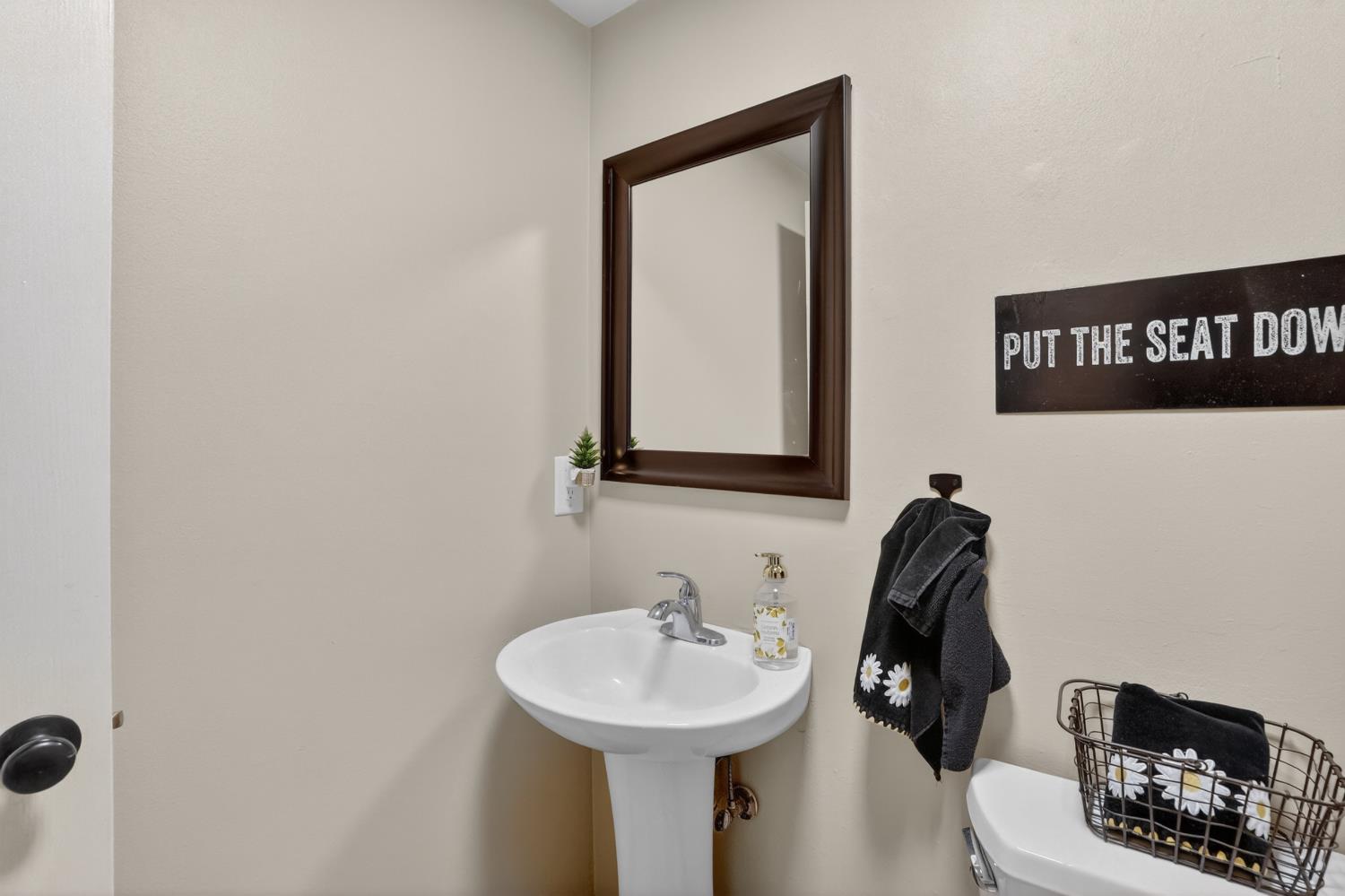 1042 Norfolk Road Livermore, CA 94551 - Photo 35 of 43 Half Bath