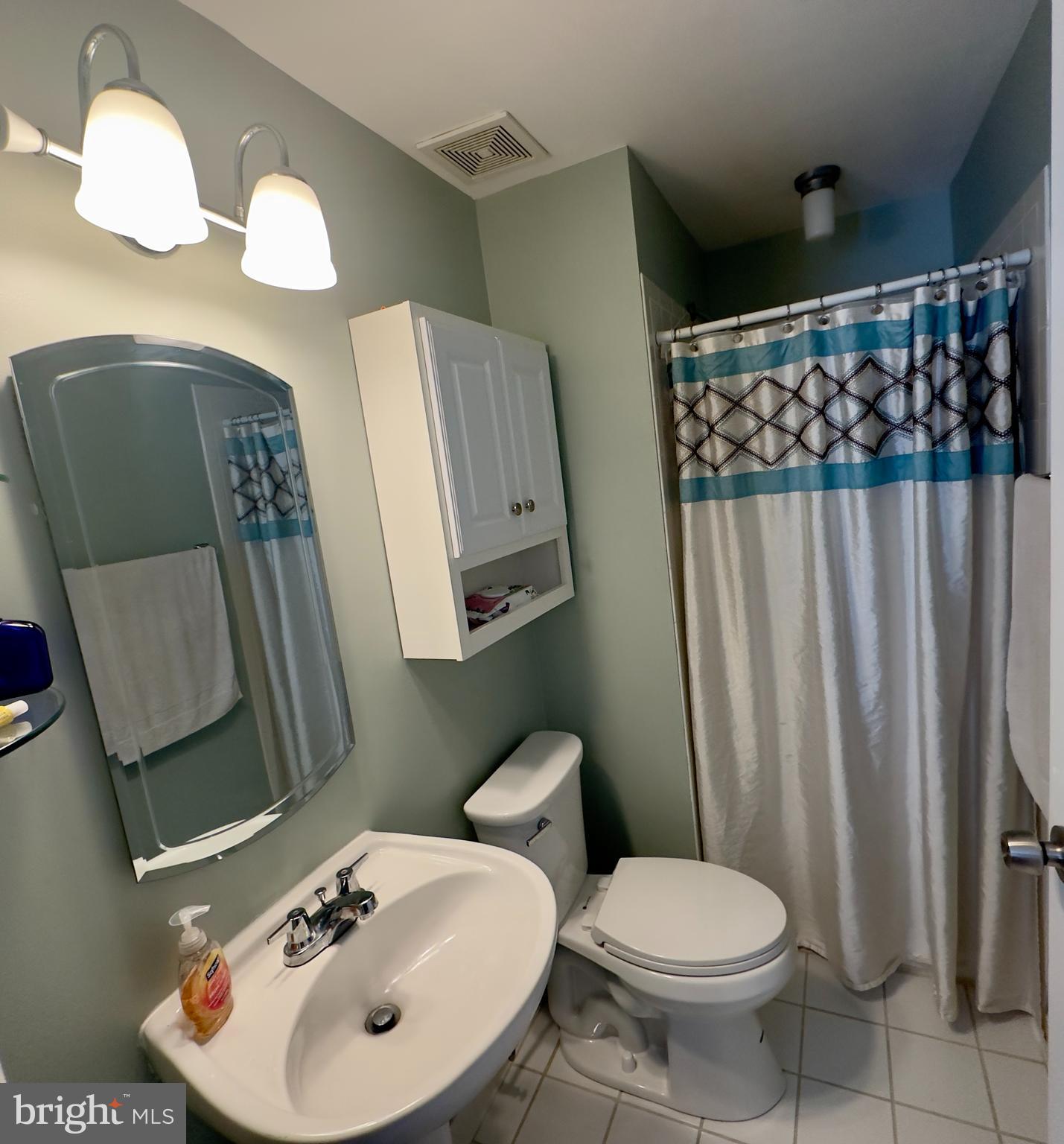 19829 Wheelwright Drive Gaithersburg, MD 20886 - Photo 23 of 35 a bathroom with a toilet sink and mirror